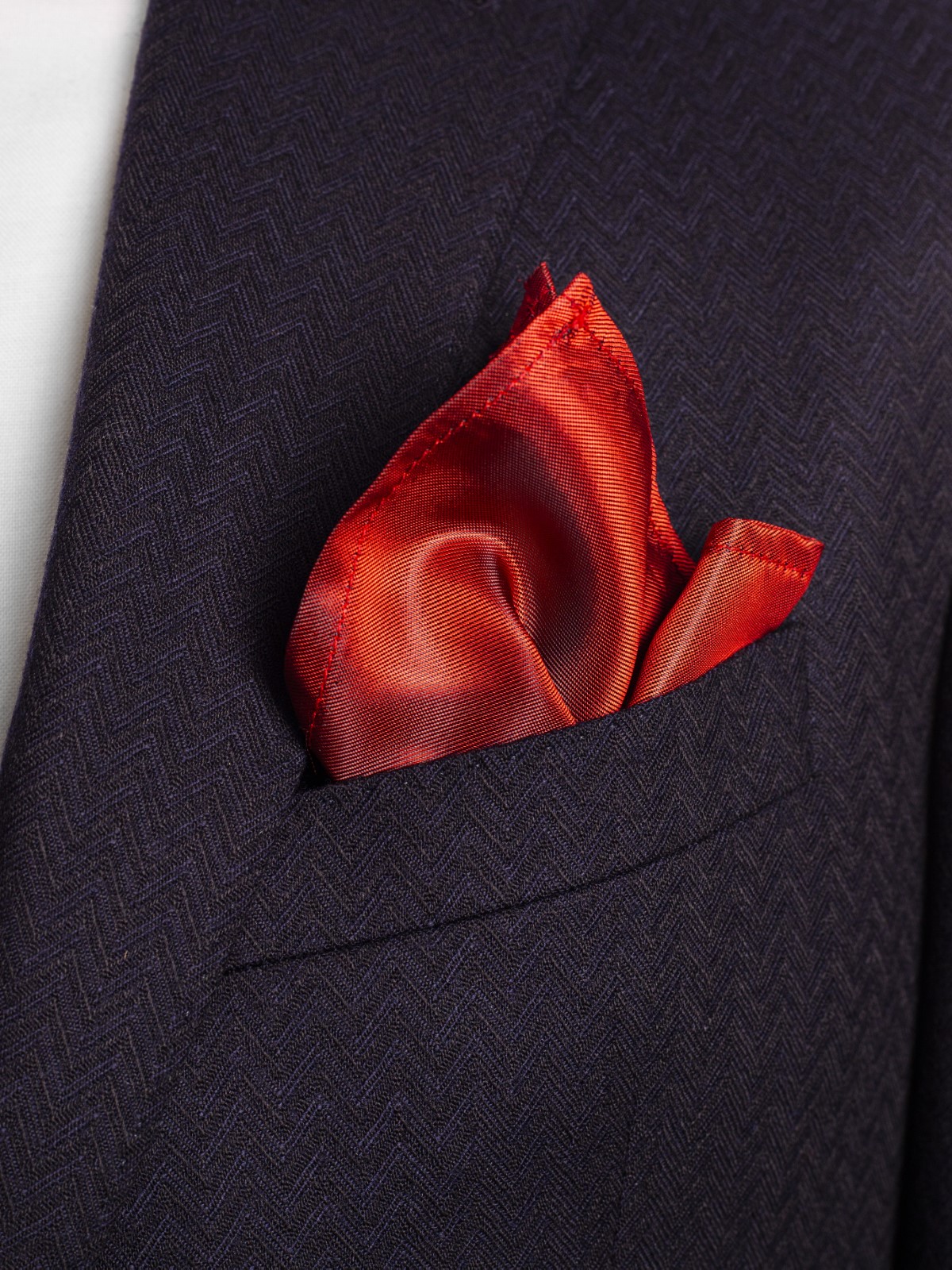 bordo fenyu diszzsebkendo