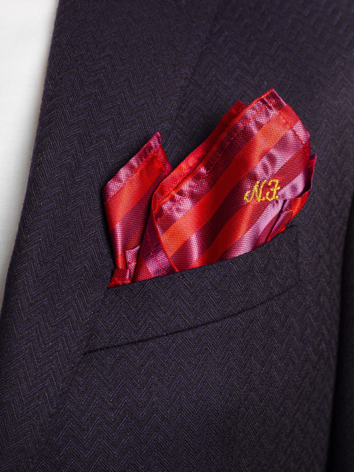 piros csikos diszzsebkendo