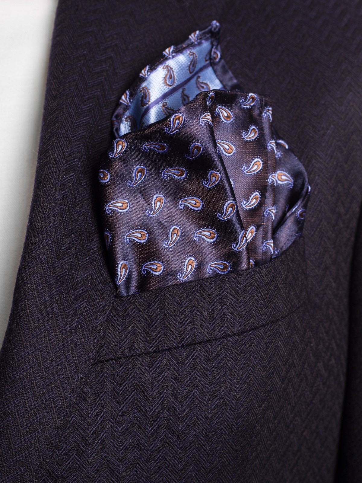 sotetkek paisley diszzsebkendo