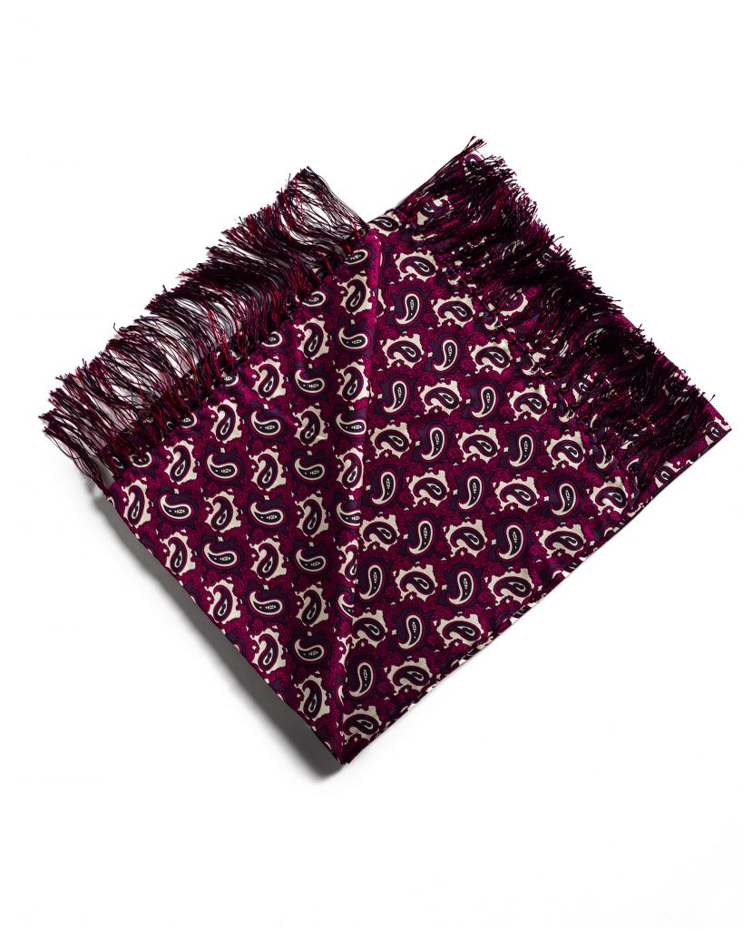 burgundi mintas nyaksal