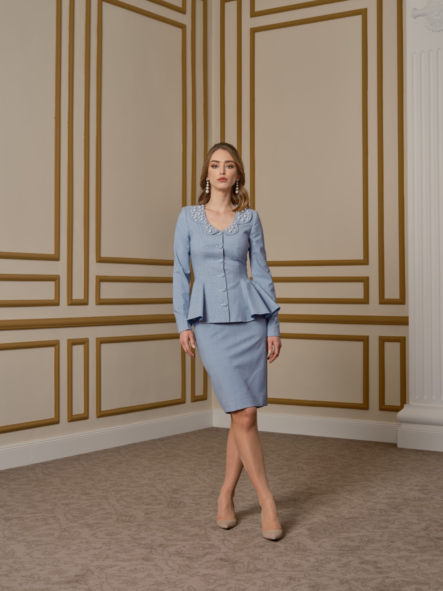 canissi iconic flower neck in blue houndstooth style 3