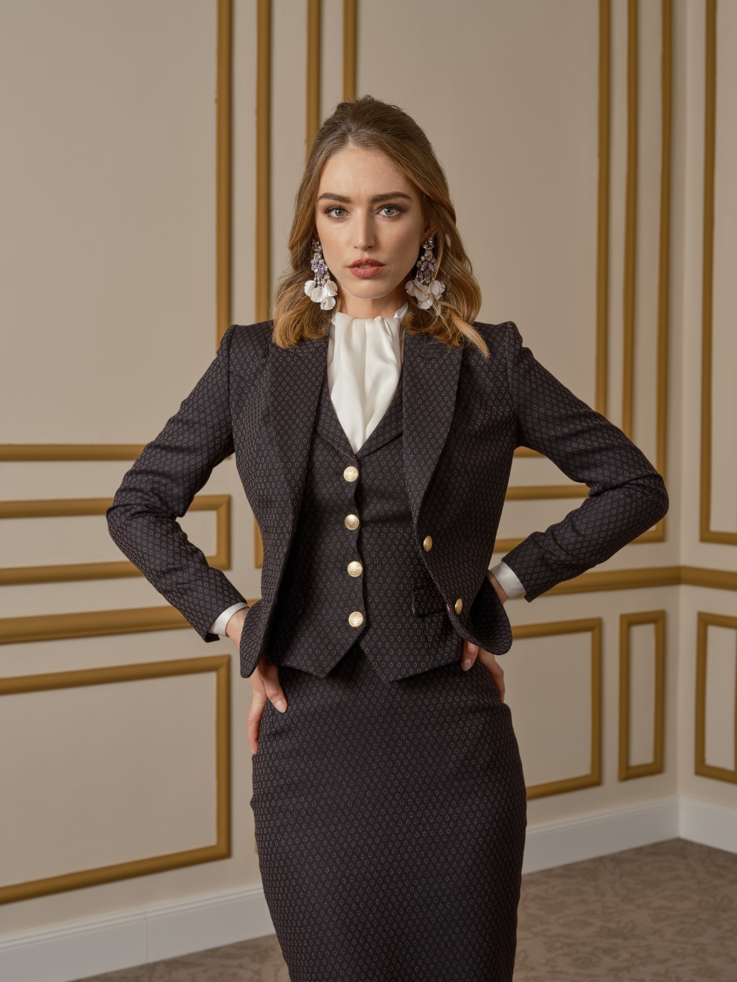 canissi strech suit in dark with powder floral 4