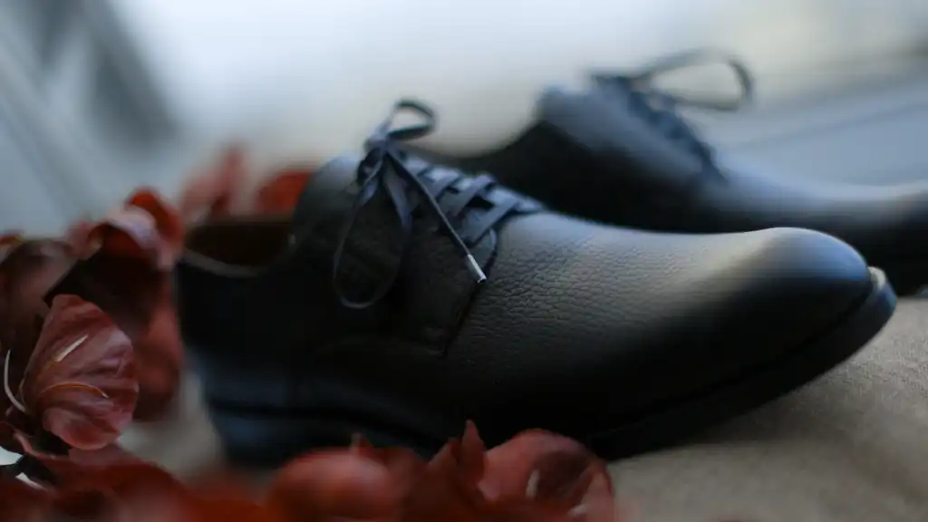 Szarvasbőr férficipő