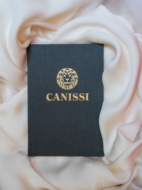 Keménykötésű ajándékutalvány tartó